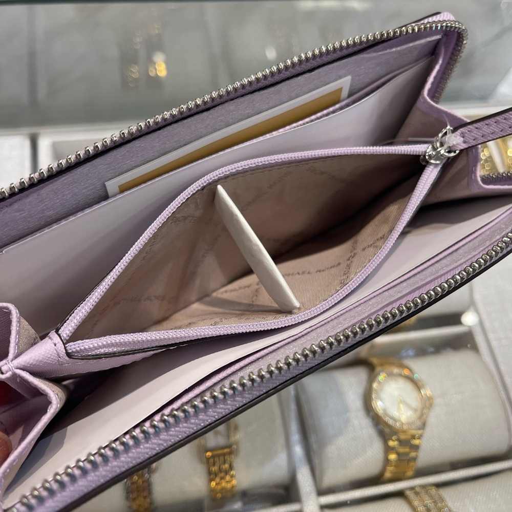 MICHAEL KORS Jet Set Travel Lg Saffiano Leather Quarter-Zip Wallet
Lt Quartz
NWT - Picture 9 of 16